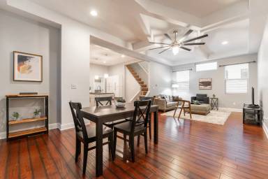 Main picture of 1345 Olive St