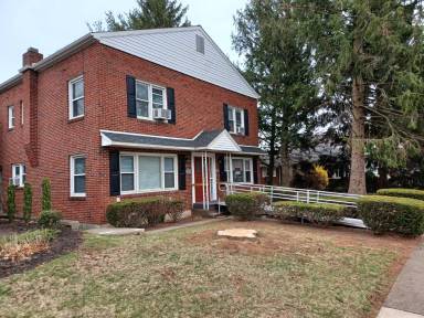 Main picture of 227 W Areba Ave