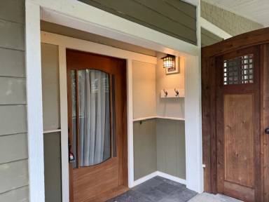 Main picture of 1685 Hyland St