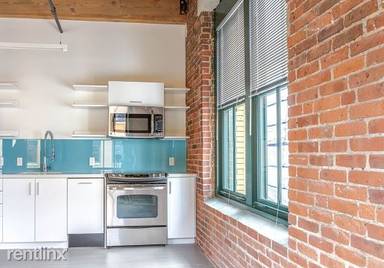 Main picture of 381 Congress St
