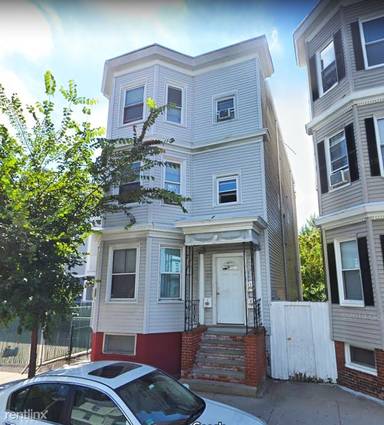 Main picture of 303 Maverick St