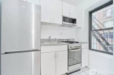 Main picture of 124 E 24th St