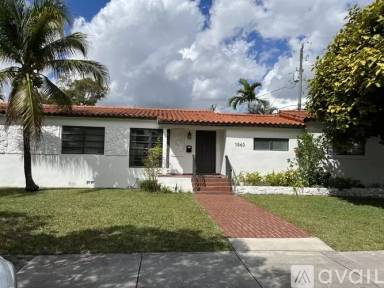 Main picture of 1860 SW 36th Ave