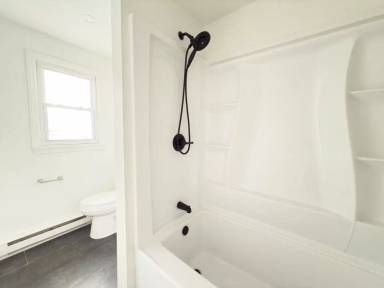 Main picture of 48 Hubbard St