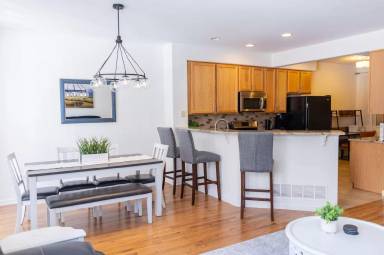 Main picture of 2960 Newport Cir