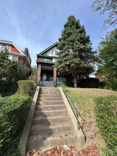 Main picture of 5657 Forbes Ave