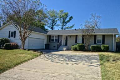 Main picture of 2814 Briarwood Dr SE