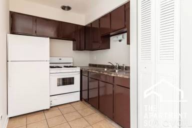 Main picture of 5917 N Kenmore Ave