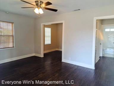 Main picture of 115 E Pioneer Dr