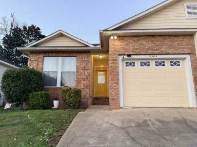 Main picture of 5504 Hampton Woods Way