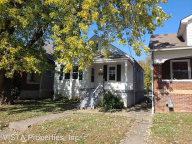 Main picture of 927 1/2 Denmark St