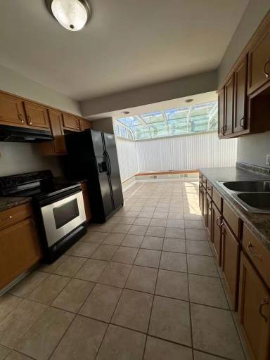 Main picture of 651 S 60th St