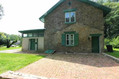 Main picture of 5925 Devon Pl