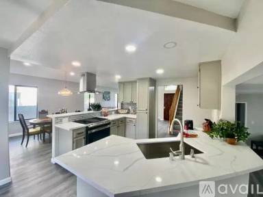 Main picture of 319 Portsmouth Ave