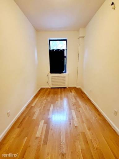 Main picture of 49 W 11th St