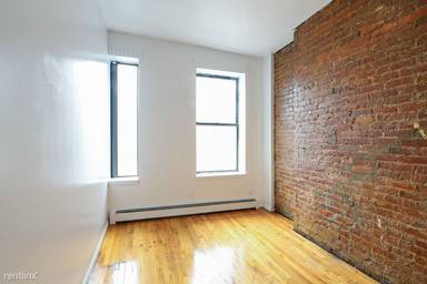 Main picture of 127 W 106th St
