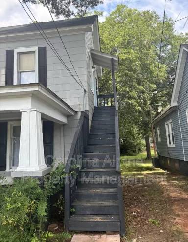 Main picture of 1028 S Main St