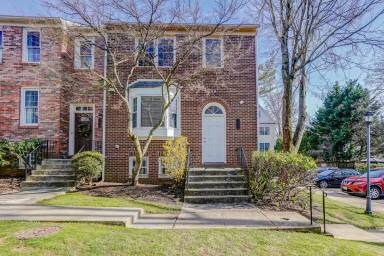 Main picture of 9009 Ottawa Pl