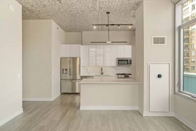 Main picture of 811 N Wells