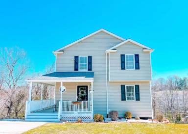 Main picture of 105 Willard Way