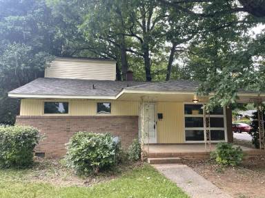 Main picture of 300 Saint Anne Pl