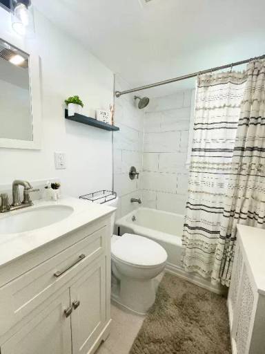 Main picture of 34 E 7th St
