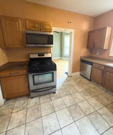 Main picture of 3322 Clinton Ave