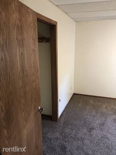 Main picture of 1033 College St N