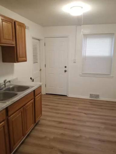 Main picture of 170 Woodlawn Cir