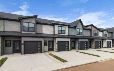Main picture of 303 Jonathan Wade Pvt Cir