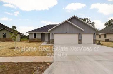 Main picture of 1188 N Maxine Ave