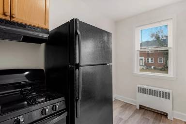 Main picture of 3706 W Franklin St