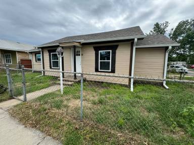 Main picture of 2302 E 2nd St