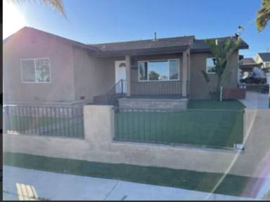 Main picture of 1023 E 7th St