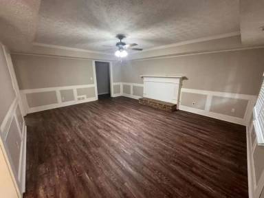 Main picture of 348 Freshman Dr