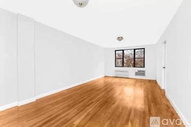 Main picture of 6495 Broadway