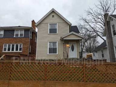 Main picture of 110 Page St NE