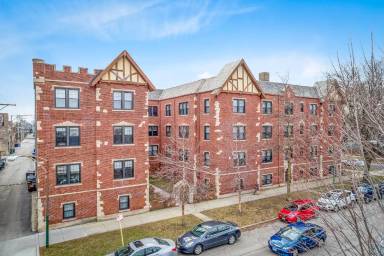 Main picture of 1819 W Leland Ave & 4653 N Wolcott Ave Apartments