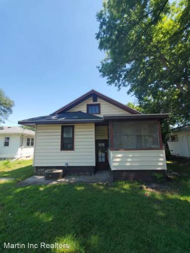 Main picture of 2847 E 4th St