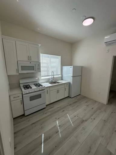 Main picture of 1120 E 25th St