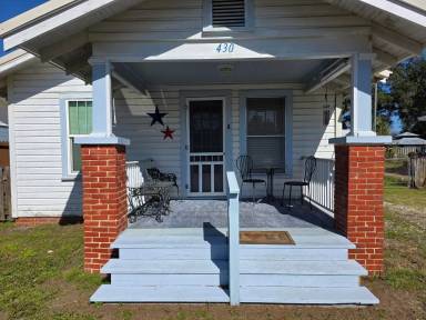 Main picture of 430 S 1st St