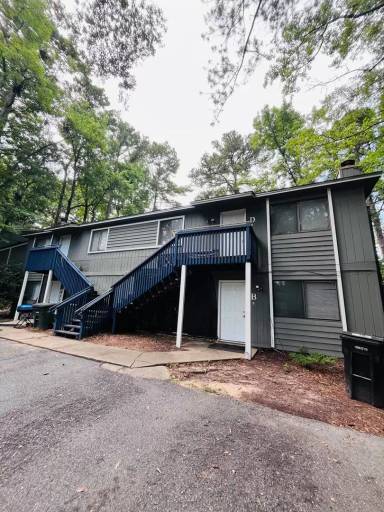 Main picture of 128 Locke St