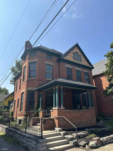 Main picture of 925 Dennison Ave