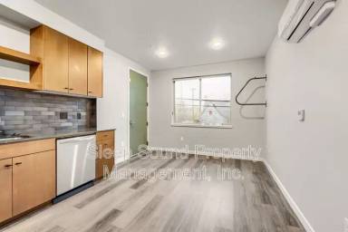 Main picture of 6310 N Maryland Ave