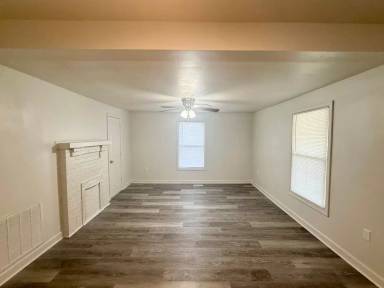 Main picture of 1104 Attica St
