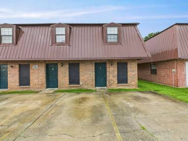 Main picture of 106 Country Ln