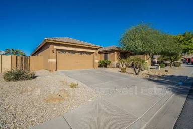 Main picture of 110 W Cardinal Way