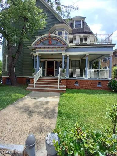 Main picture of 596 Bergen Ave