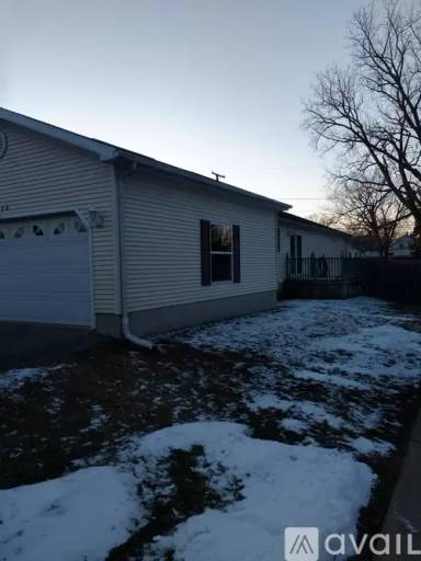Main picture of 830 Hubble St