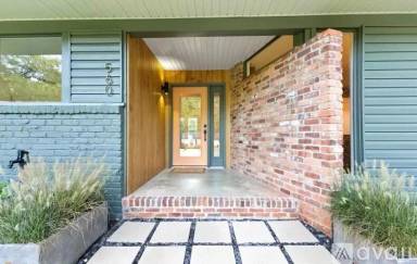 Main picture of 560 Park Street Pl